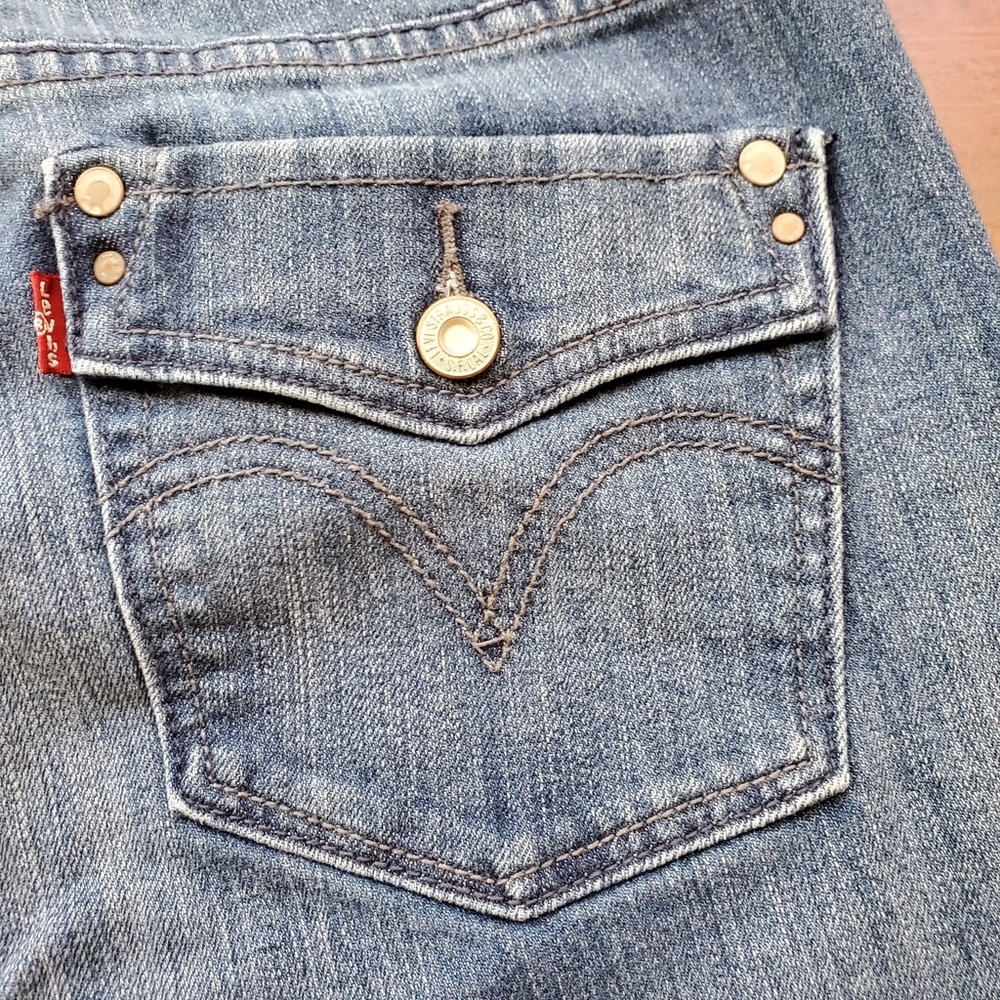 EUC Levis 526 Slender Bootcut Flap Pockets - Picture 6 of 8